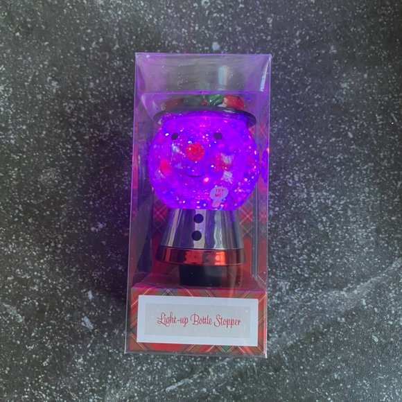 Sur la Table Light-up Bottle Stopper LED Light-up Snow Globe Snowman in Top-Hat - Picture 8 of 9